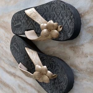Clarks flipflops